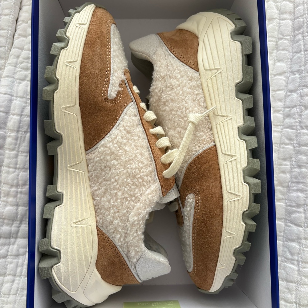P448 NWT Jackson sneakers